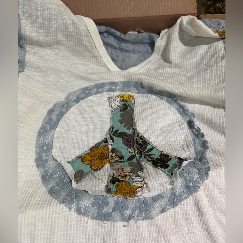 POL Peace Sign Patchwork Floral Poncho Style Lightweight Hooded Top size large - Picture 8 of 8